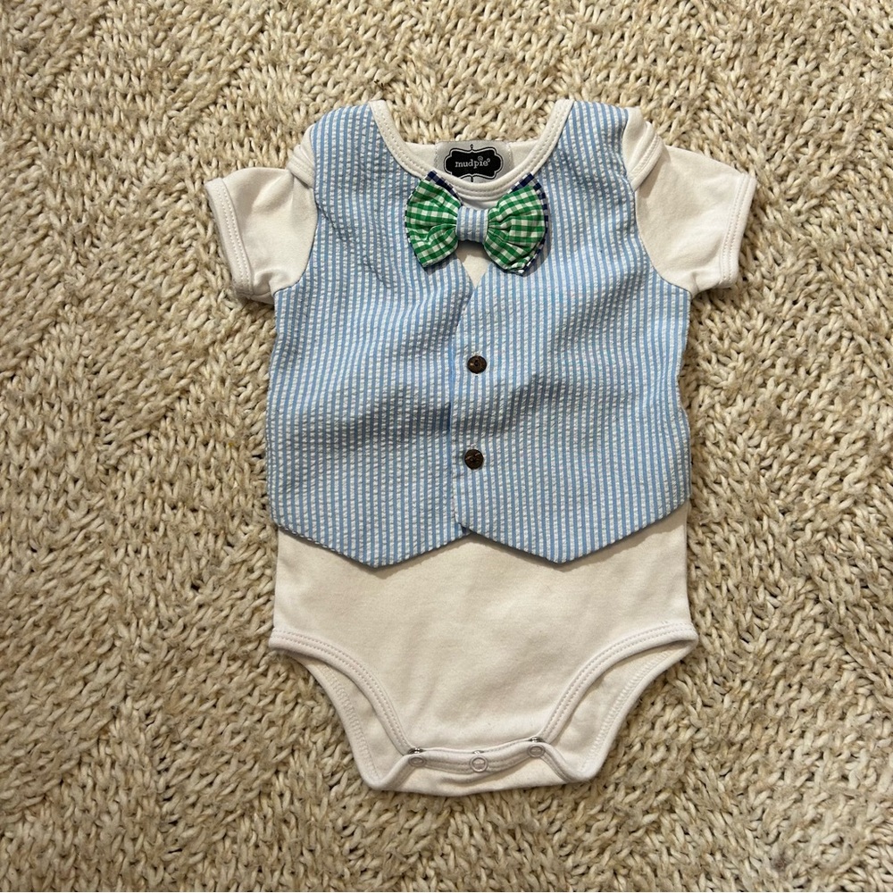 NWOT MudPie Baby Blue Striped Vest Onesie with Green Bow Tie 9/12months